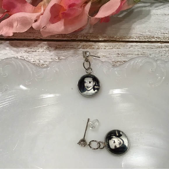 Audrey Hepburn Earrings - Picture 3 of 6